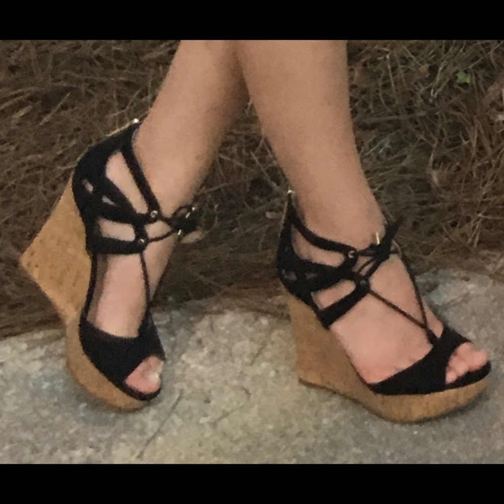 Guess Black Wedges👠